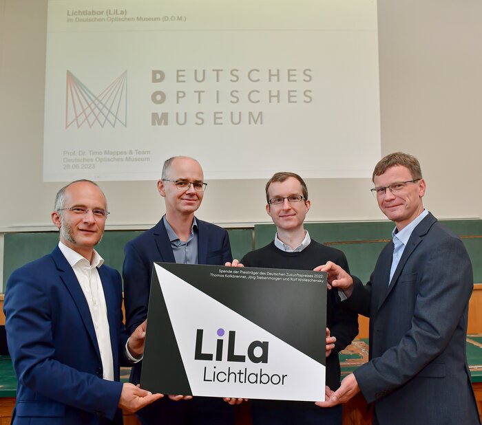 von links: Prof. Dr.-Ing. Timo Mappes, Dr. Thomas Kalkbrenner, Dr. Jörg Siebenmorgen, Ralf Wolleschensky